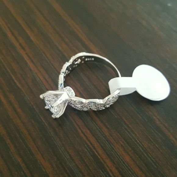 Stunning Silver Ring - Picture 3 of 4